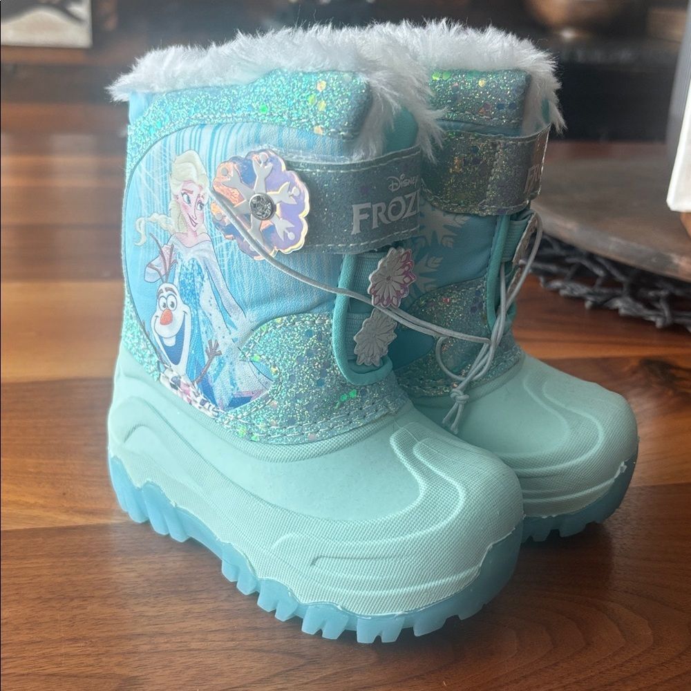NEW Disney Frozen Lightup Faux Fur Light Blue Winter Boots Baby Size 6